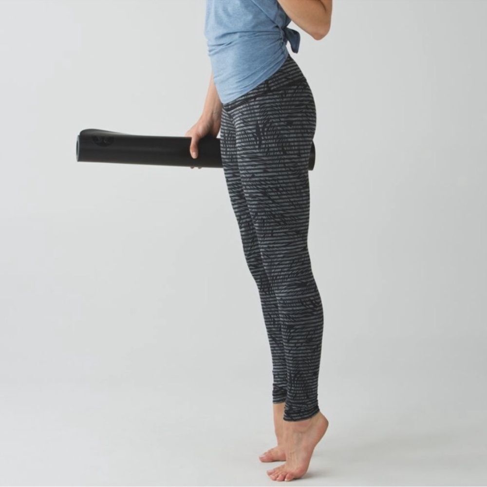 Lululemon Wunder Under Stripe Play 30” full length palm print legging 4
